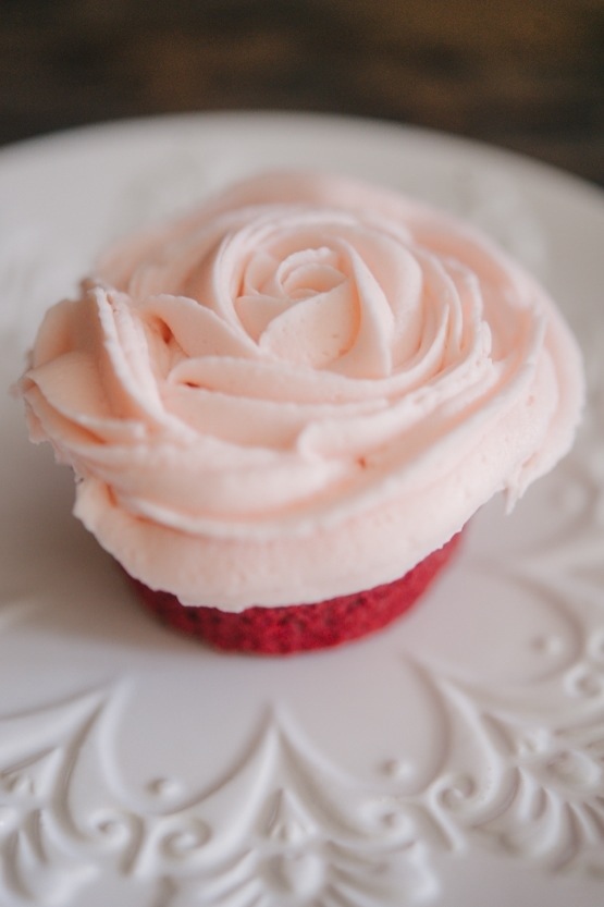 Red Velvet Cupcakes with Cream Cheese Icing | AndreaDozier.com